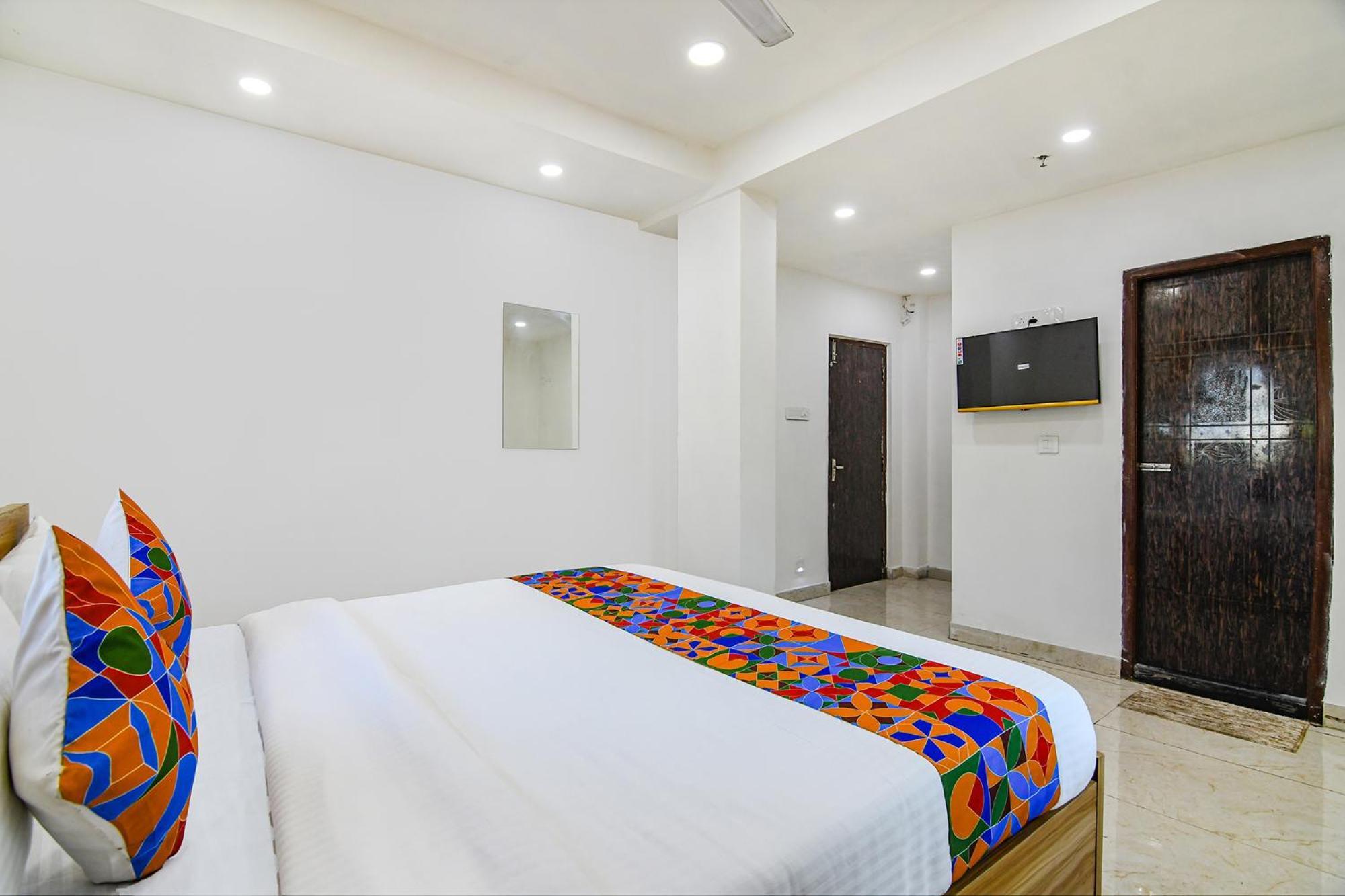 Fabhotel Grand Hazra Inn - Nr Ballygunge Station Kolkata Bagian luar foto