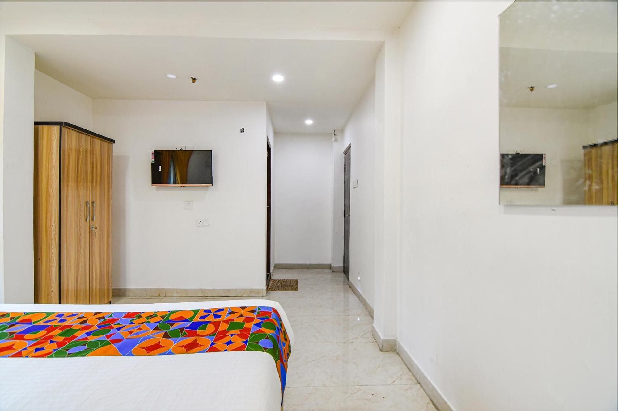 Fabhotel Grand Hazra Inn - Nr Ballygunge Station Kolkata Bagian luar foto
